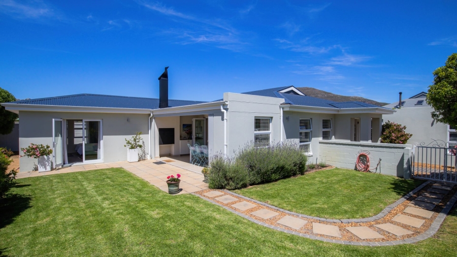 3 Bedroom Property for Sale in Lake Michelle Western Cape